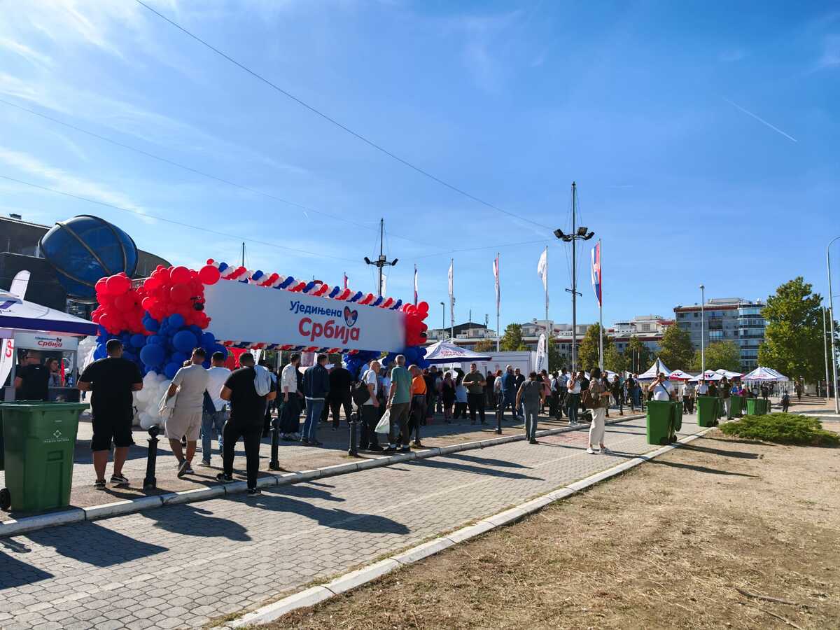 Ujedinjena Srbija Beogradska arena počelo okupljanje građana (14).jpeg