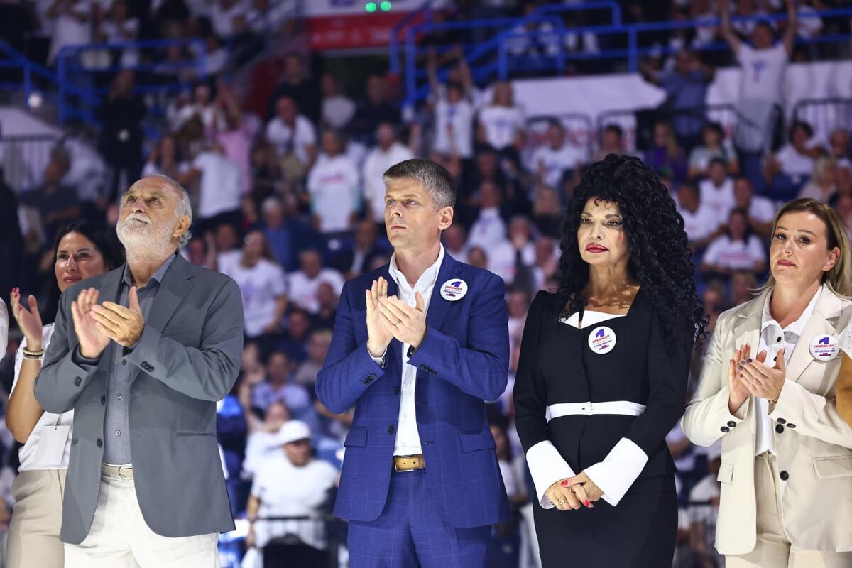 Aleksandar Vučić  Ujedinjena Srbija Beogradska arena SNS skup