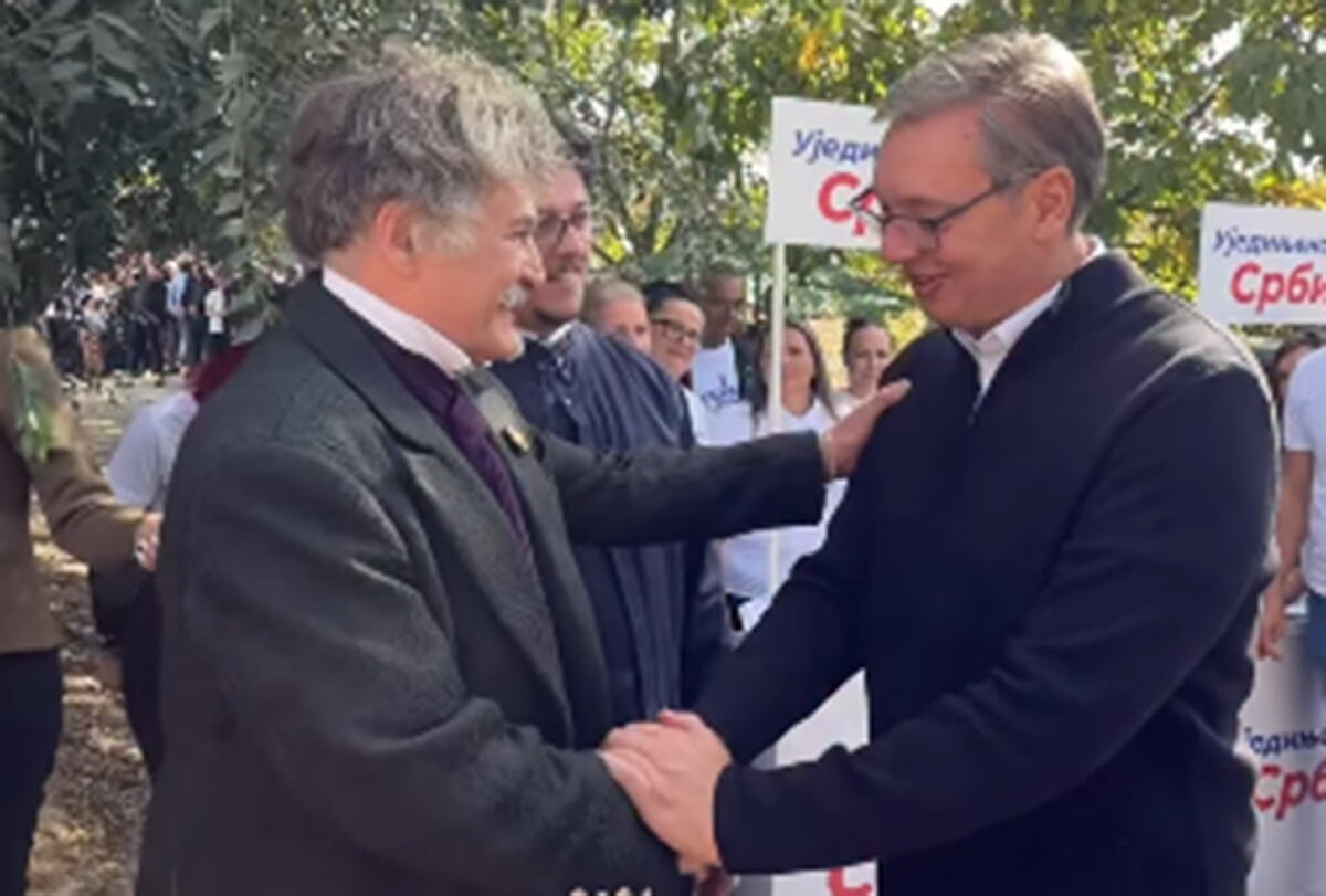 Aleksandar Vučić Branislav Lečić.png