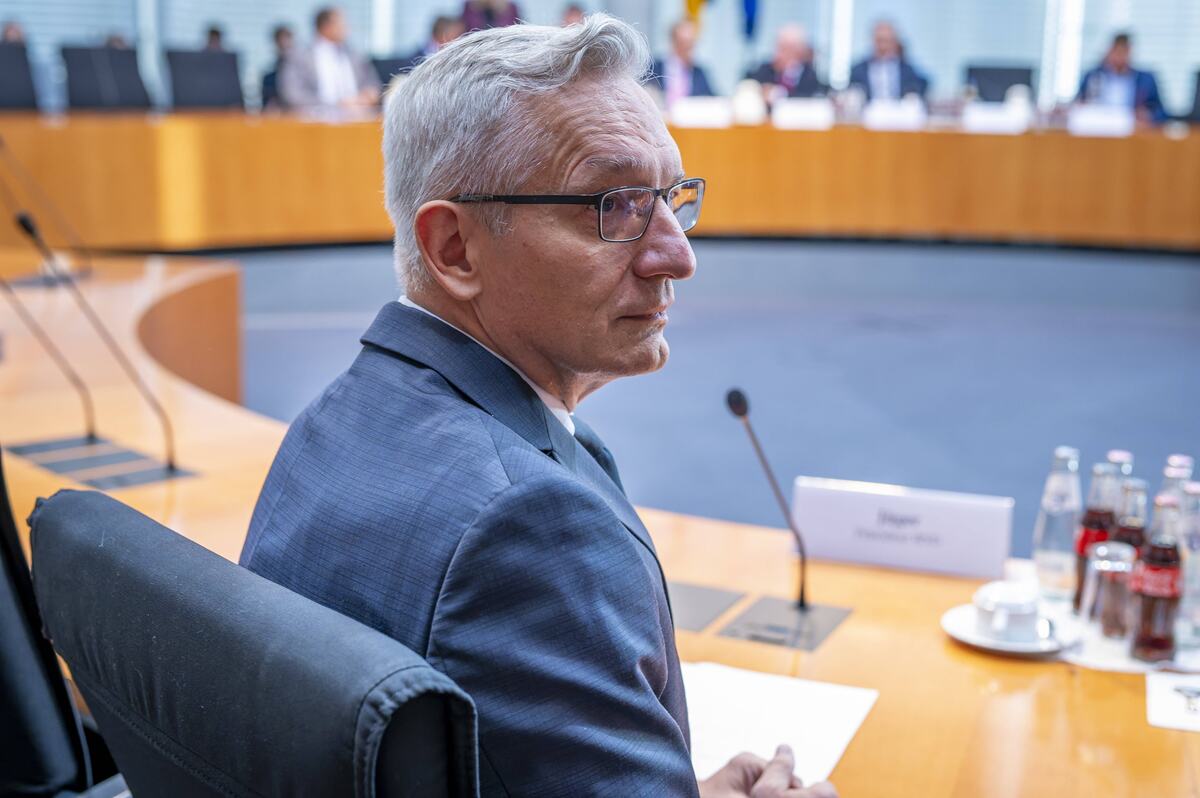 x EPA Andreas Gora  Pool.jpg
