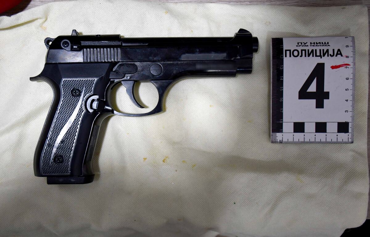 Niš hapšenje pištoll (1).JPG