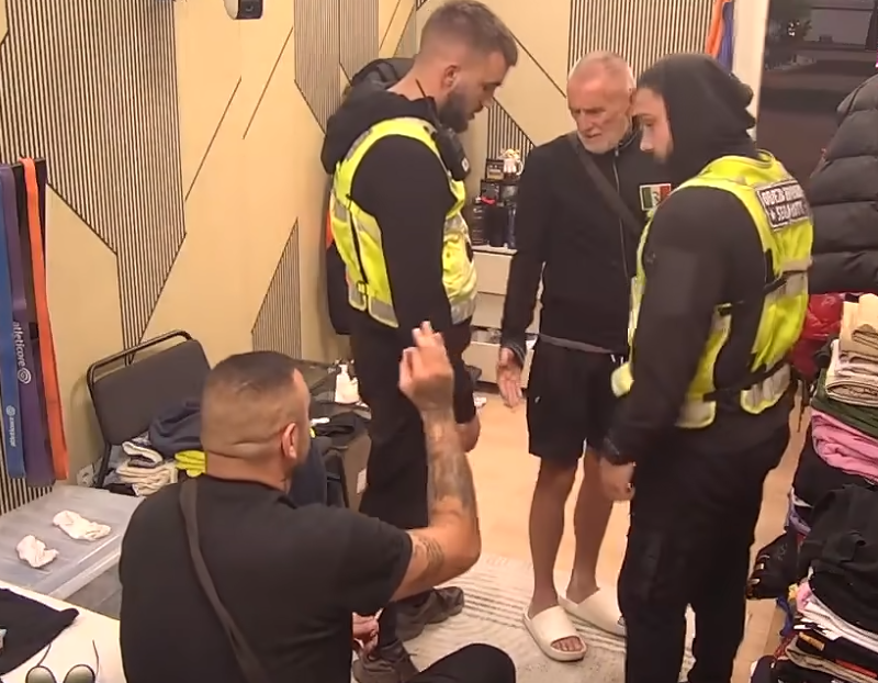 CAR PLJUNUO ANELI PRAVO U LICE: Pale brutalno teške uvrede, obezbeđenje uletelo u rehab i sprečilo haos i diskvalifikaciju (VIDEO)