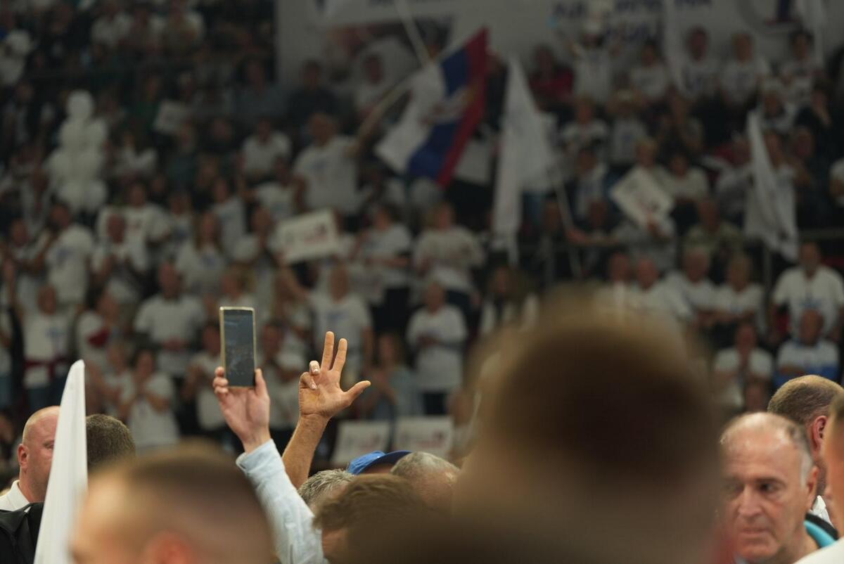 SNS Miting Kragujevac Aleksandar Vučić Ujedinjena Srbija (1).jpeg