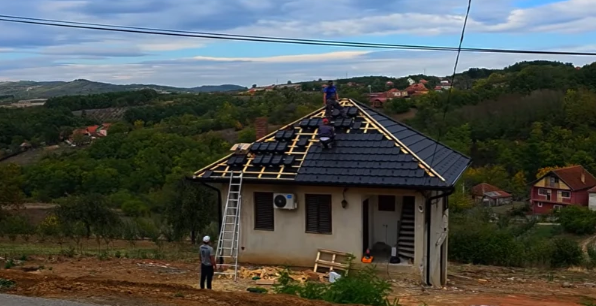 MARKO MILJKOVIĆ POKAZAO KAKO IZGLEDA KUĆA NA SELU KOJU GRADI SA LUNOM! Rijaliti zvezde će imati pravi mali raj u prirodi