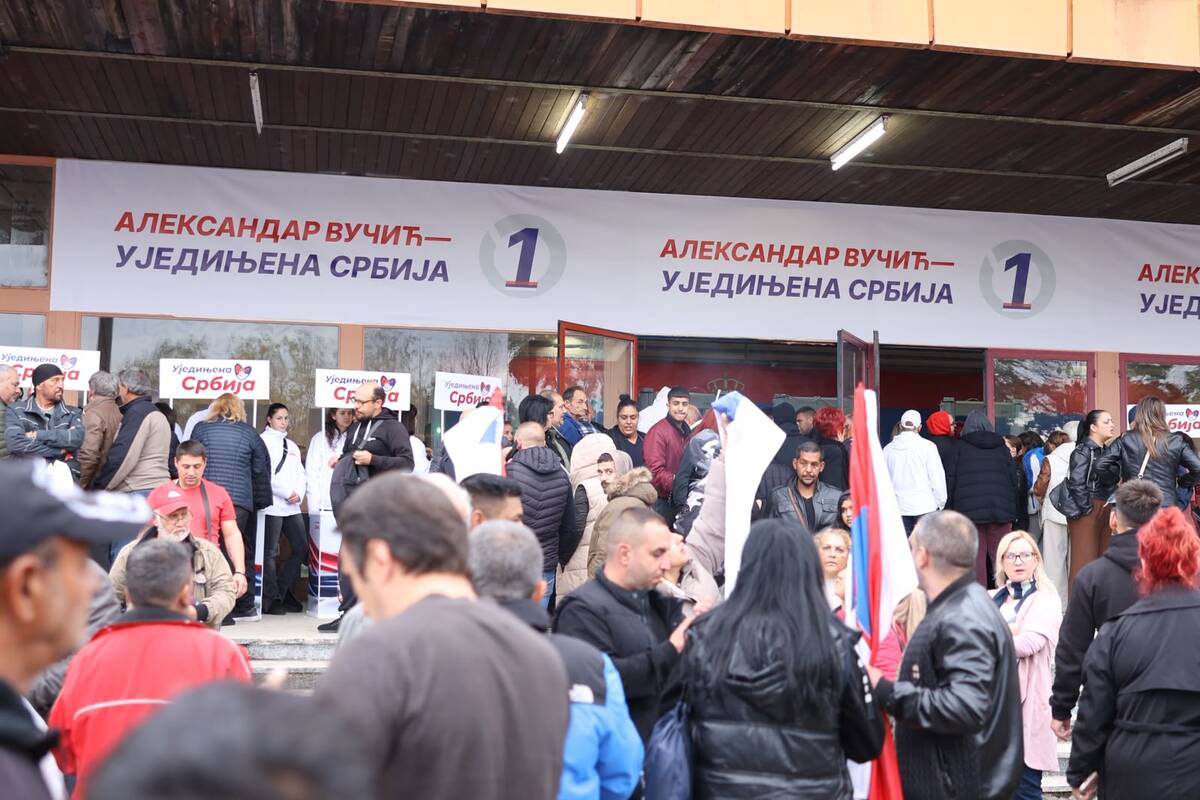 Ujedinjena Srbija Zaječar SNS skup