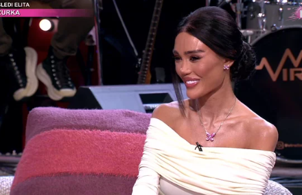 ANA KORAĆ SE POJAVILA U JAVNOSTI PRVI PUT POSLE 5 GODINA! Izgleda kao lutka, progovorila o privatnom životu i otkrila sve!