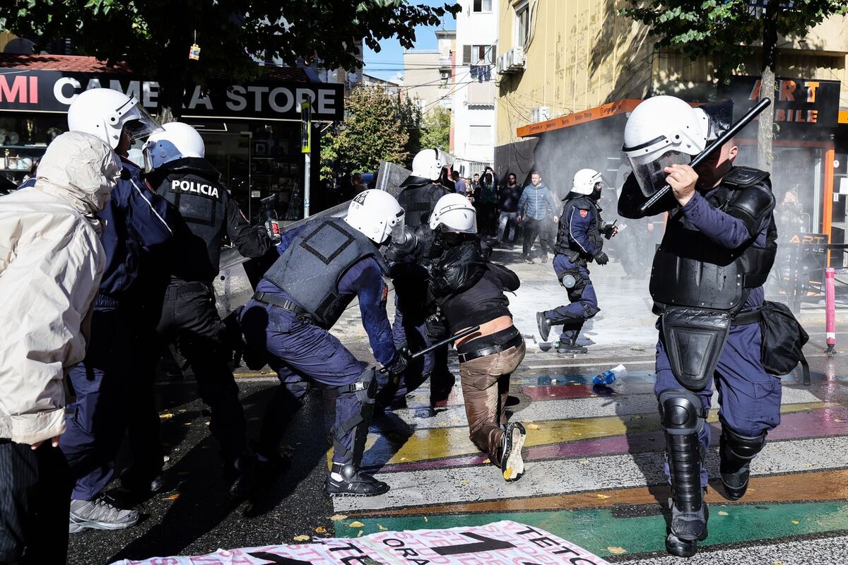 Tirana protesti neredi (4).jpg