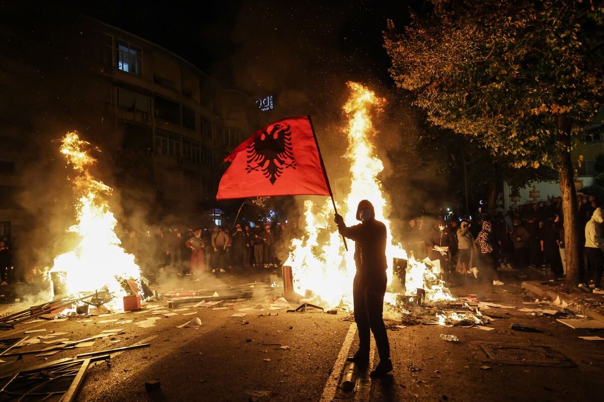 Tirana protesti neredi (4).jpg