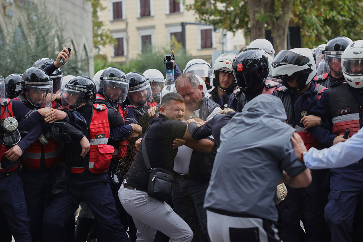 Tan2026-10-1320162114_5.jpg