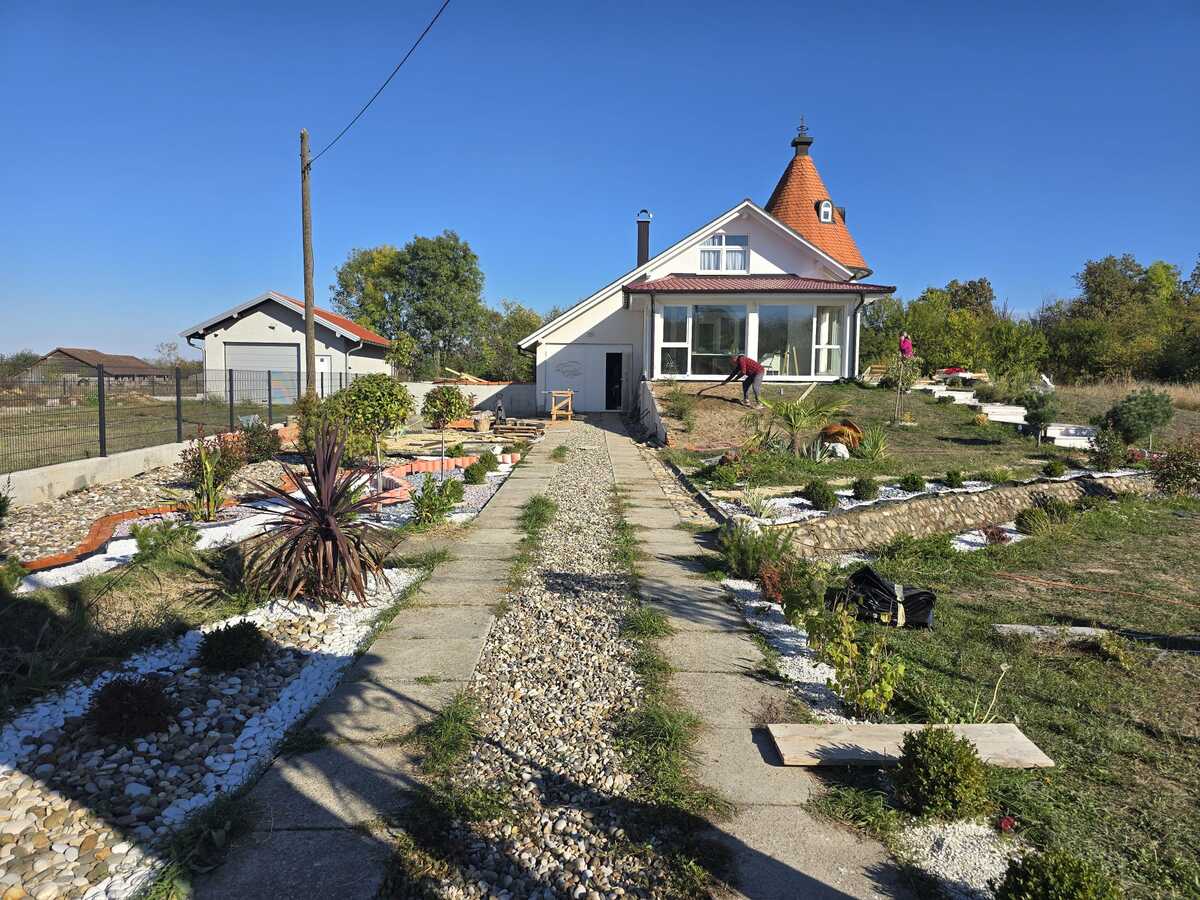 PROŠIRENJE! Miloš Bojanić dozidao kuću u rodnom selu, a sad pravi veliku fontanu u dvorištu