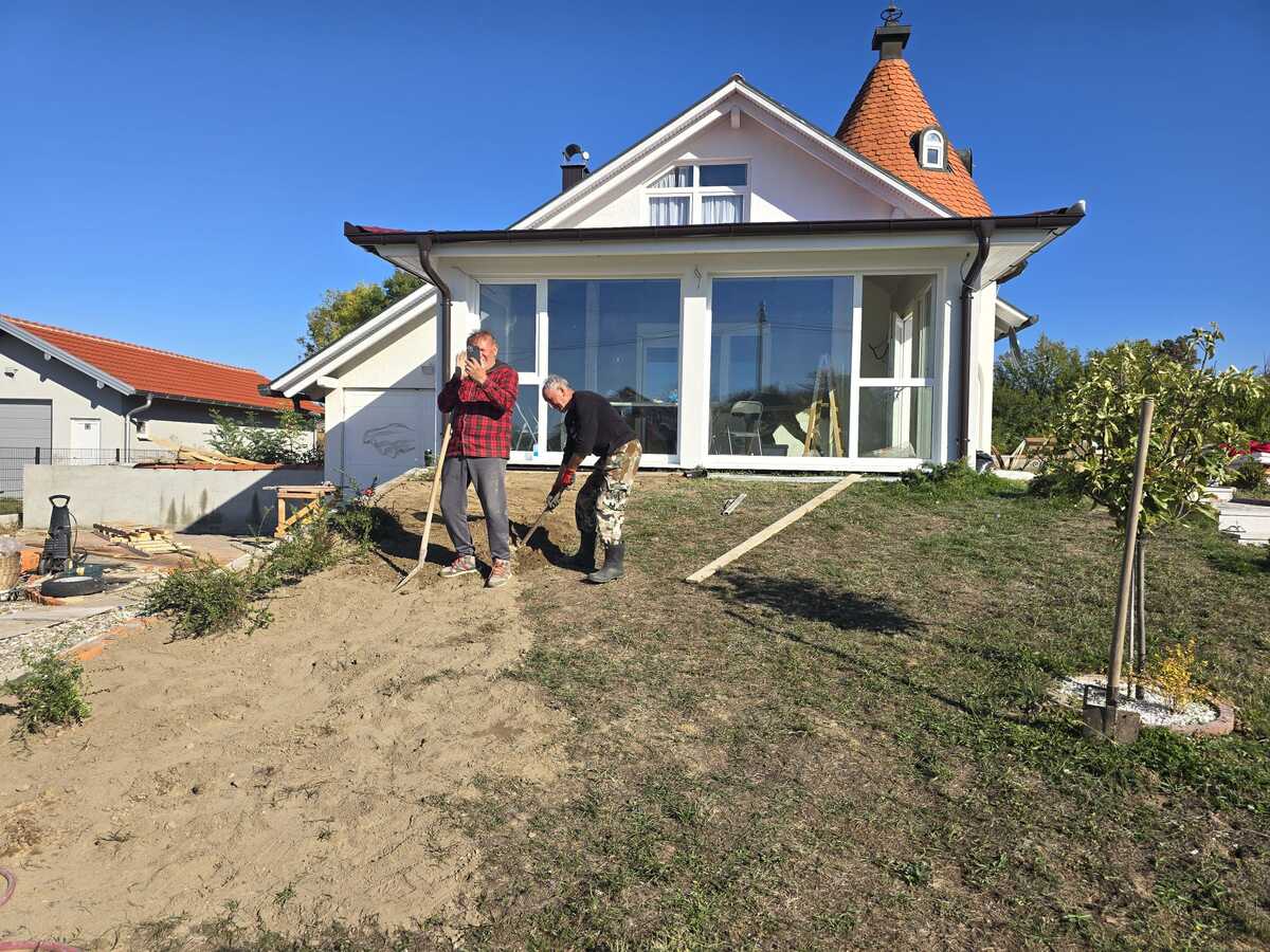PROŠIRENJE! Miloš Bojanić dozidao kuću u rodnom selu, a sad pravi veliku fontanu u dvorištu