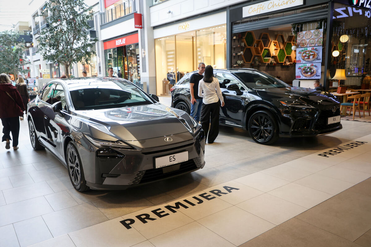 LEXUS