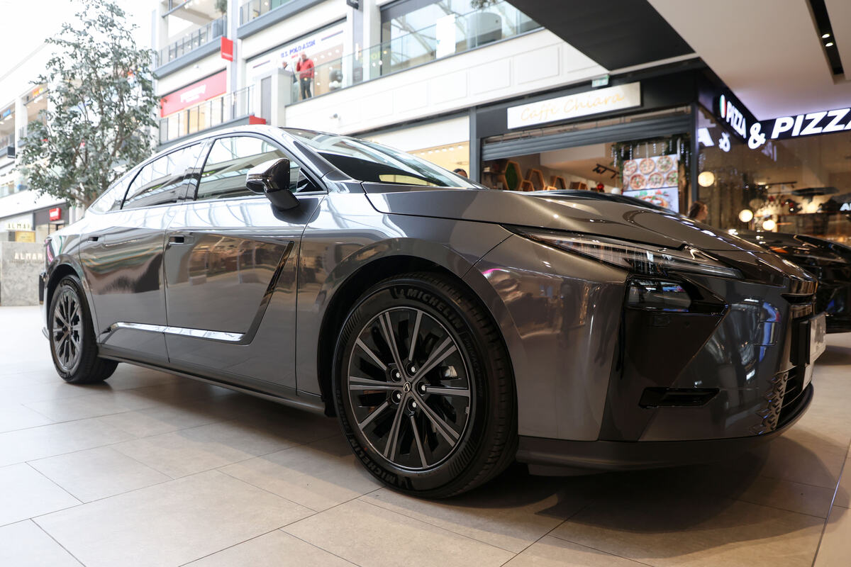 LEXUS