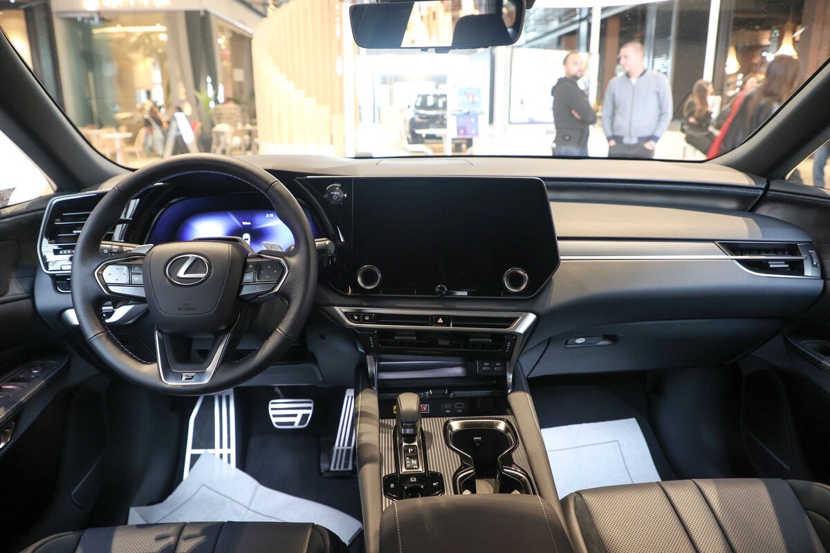 LEXUS