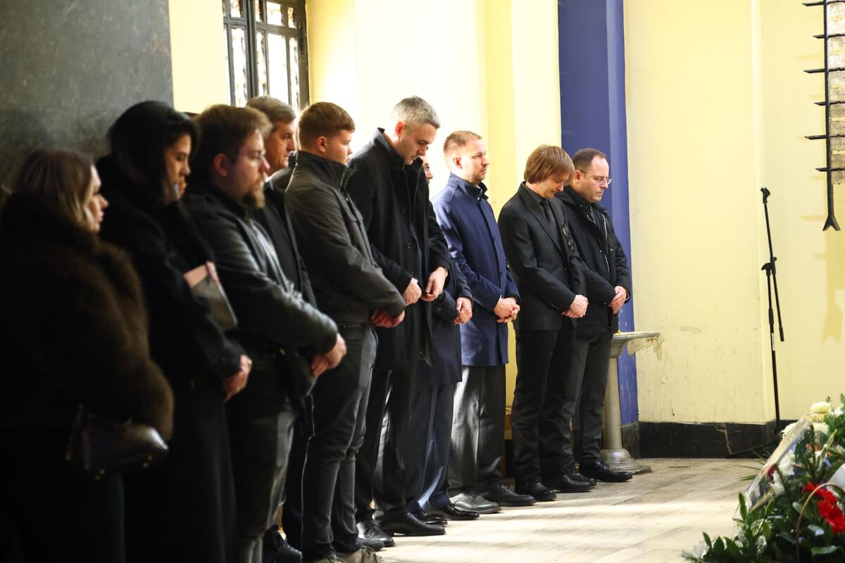 ( FOTO) KIJA KOCKAR NA KREMACIJI VLADIMIRA VULETIĆA: Bleda i ispijena došla da se poslednji put oprosti od profesora