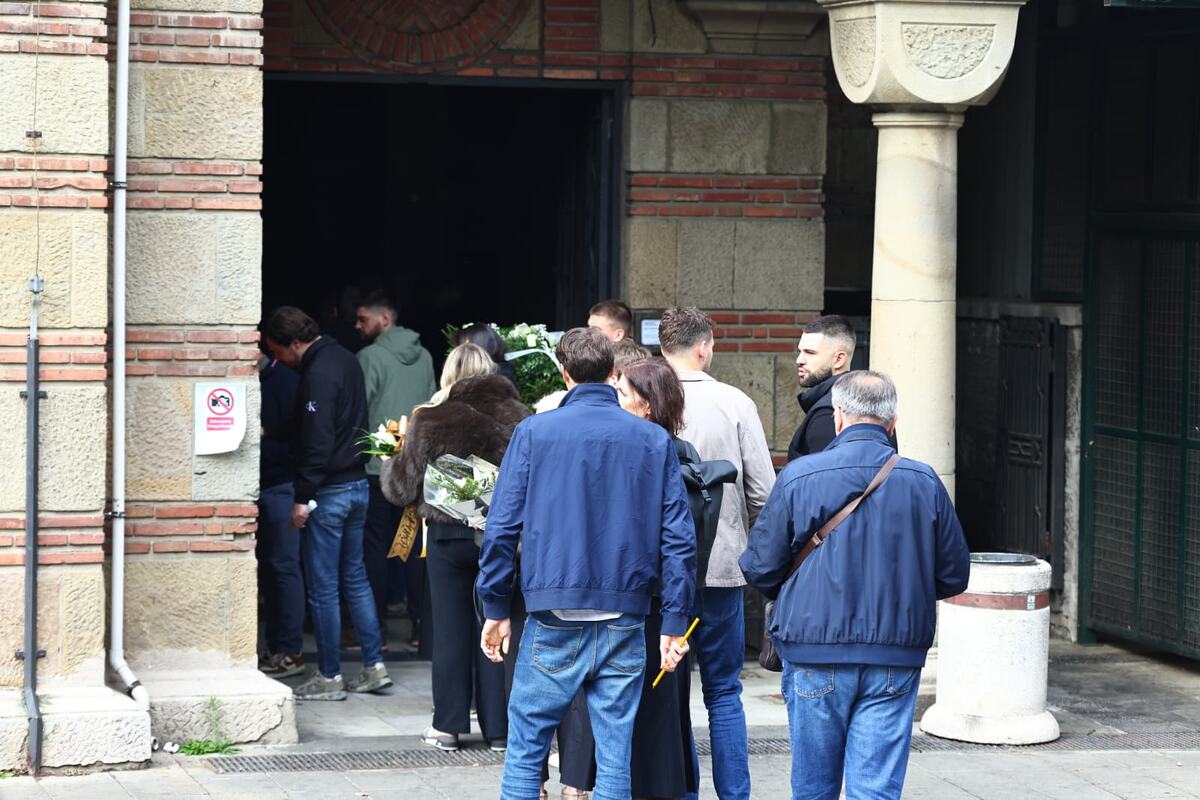 ( FOTO) KIJA KOCKAR NA KREMACIJI VLADIMIRA VULETIĆA: Bleda i ispijena došla da se poslednji put oprosti od profesora