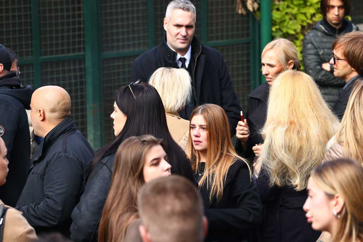 Kija progovorila na kremaciji Vladimira Vuletića: Uplakana jedva izustila koju reč