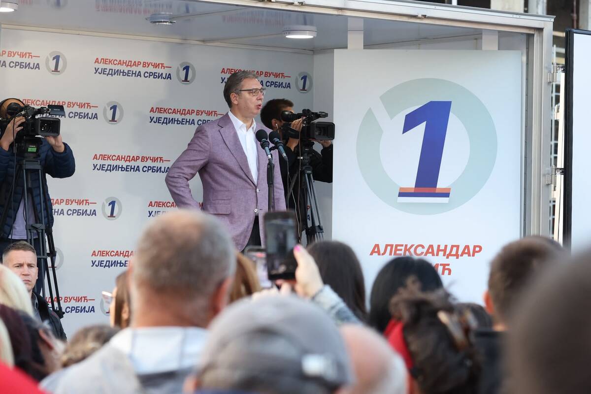 Aleksandar Vučić 

Ujedinjena Srbija Kruševac SNS skup