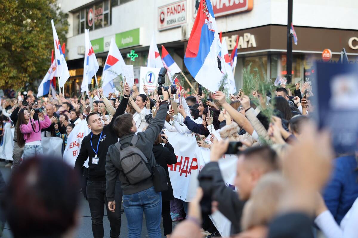 Aleksandar Vučić 

Ujedinjena Srbija Kruševac SNS skup