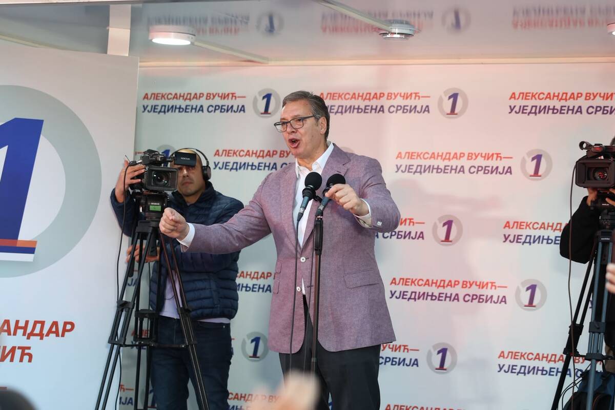 Aleksandar Vučić 

Ujedinjena Srbija Kruševac SNS skup