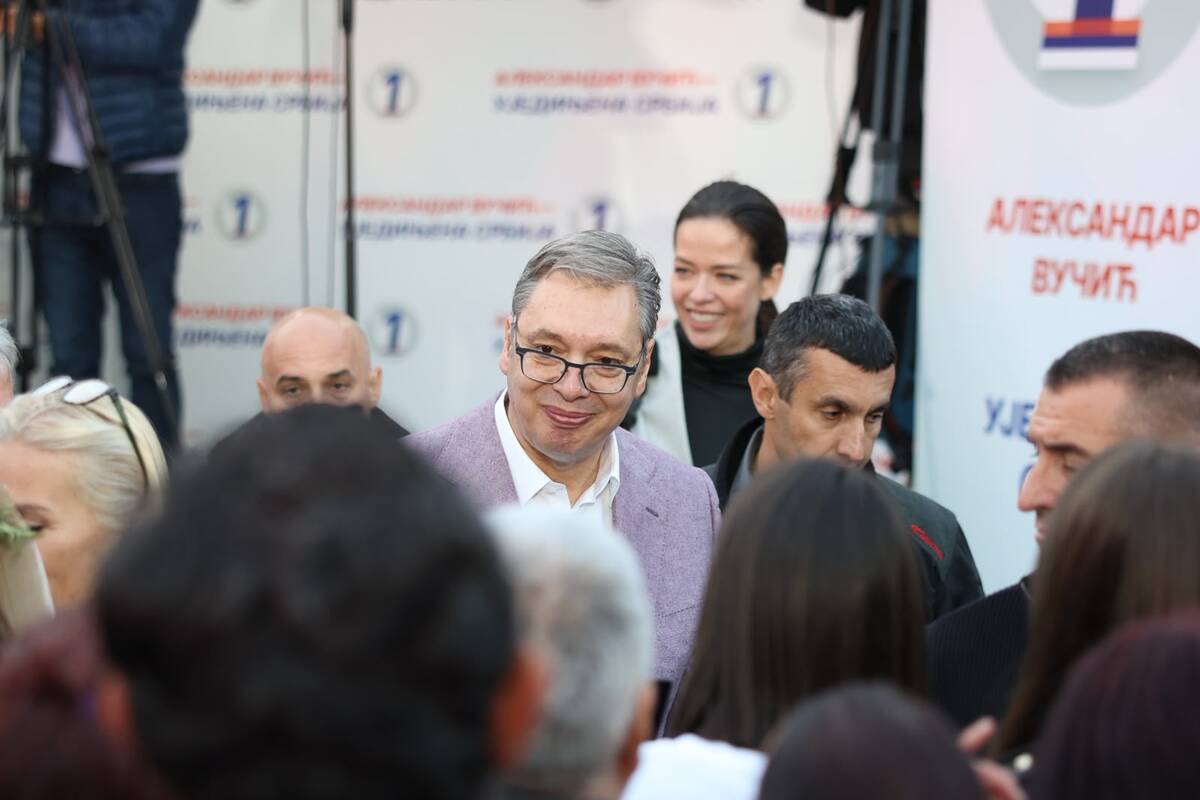 Aleksandar Vučić 

Ujedinjena Srbija Kruševac SNS skup