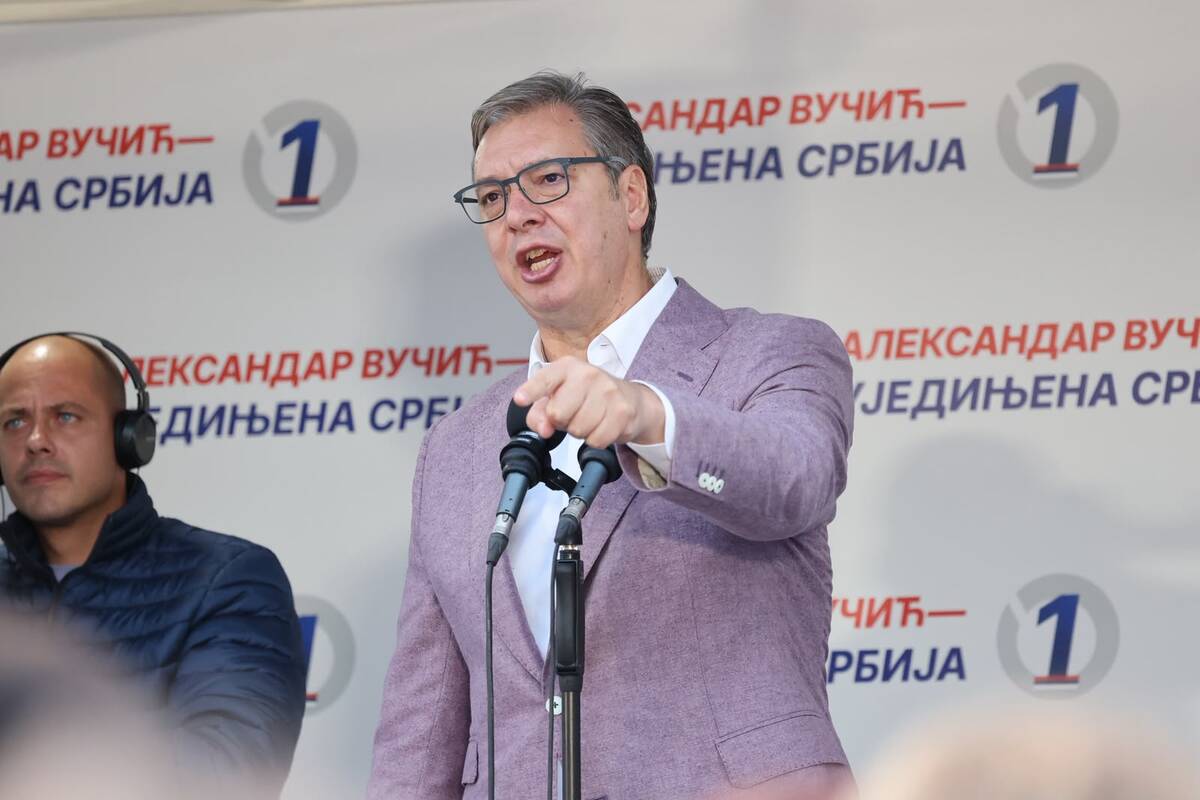 Aleksandar Vučić 

Ujedinjena Srbija Kruševac SNS skup