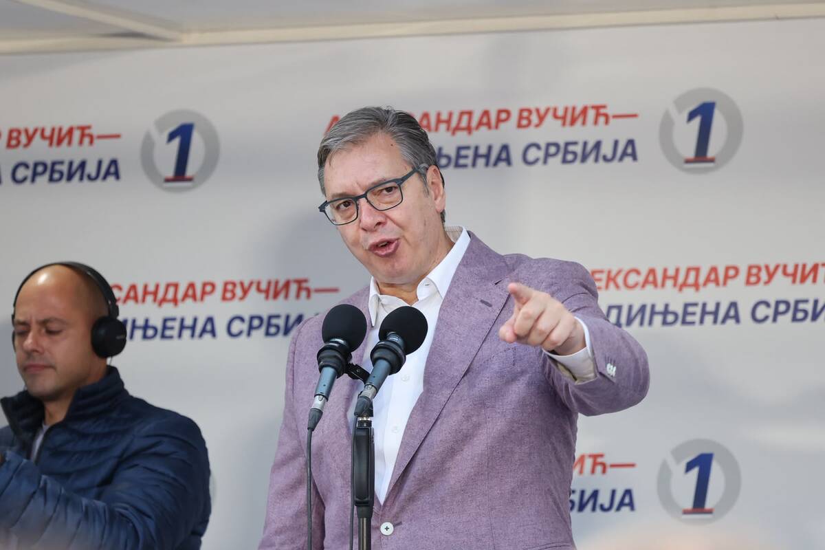 Aleksandar Vučić 

Ujedinjena Srbija Kruševac SNS skup