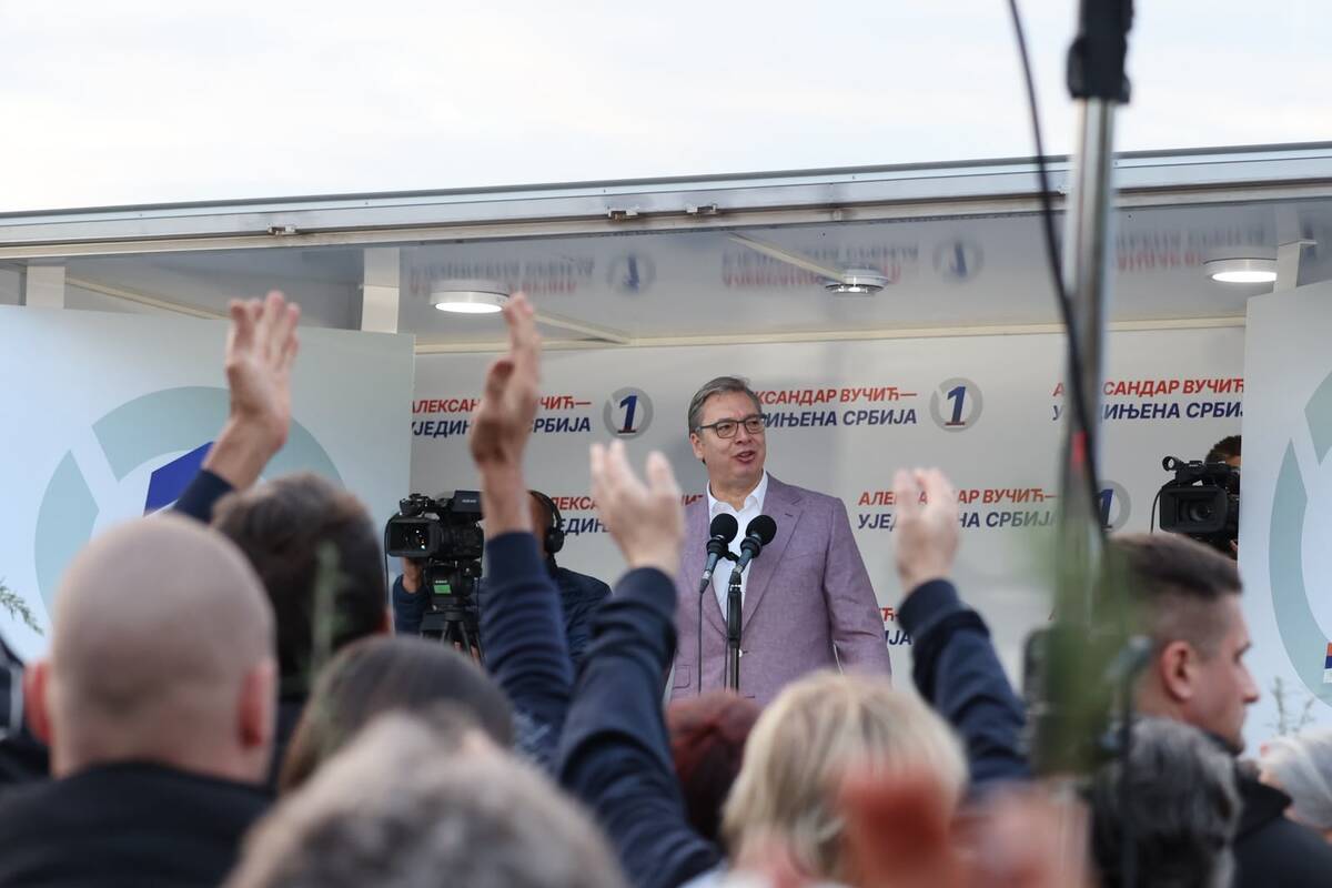 Aleksandar Vučić 

Ujedinjena Srbija Kruševac SNS skup