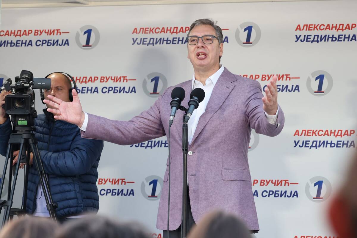 Aleksandar Vučić 

Ujedinjena Srbija Kruševac SNS skup