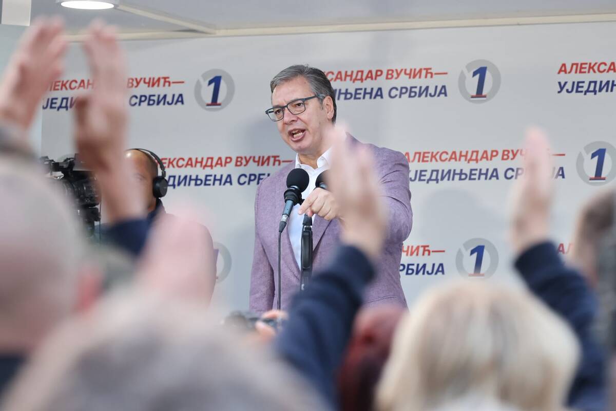 Aleksandar Vučić 

Ujedinjena Srbija Kruševac SNS skup