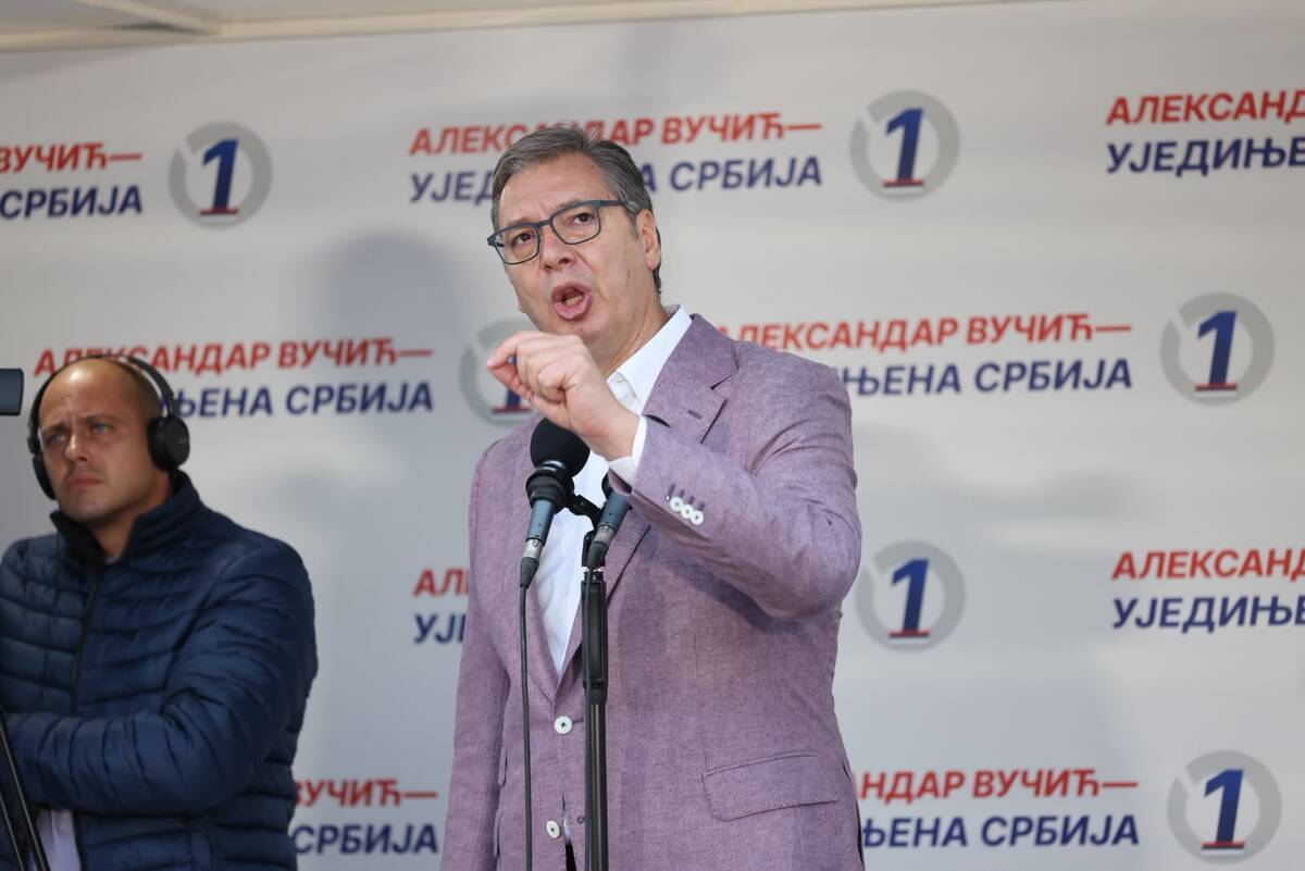 Aleksandar Vučić 

Ujedinjena Srbija Kruševac SNS skup