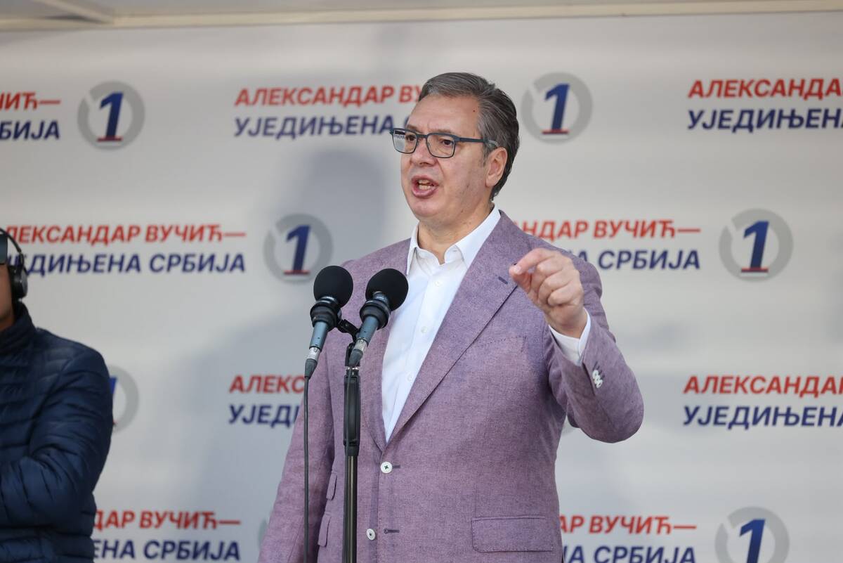 Aleksandar Vučić 

Ujedinjena Srbija Kruševac SNS skup