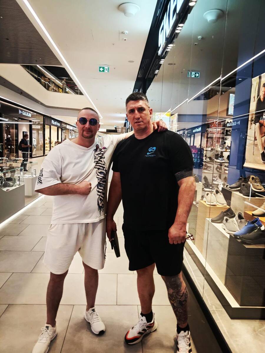"KRISTIJAN NIJE IMAO NI SVOJ WC PA JE DOLAZIO U NAŠ" Šok ispovest Golubovićevog druga, čiju je majku unakazio od batina: Žickao po komšiluku novac (FOTO)