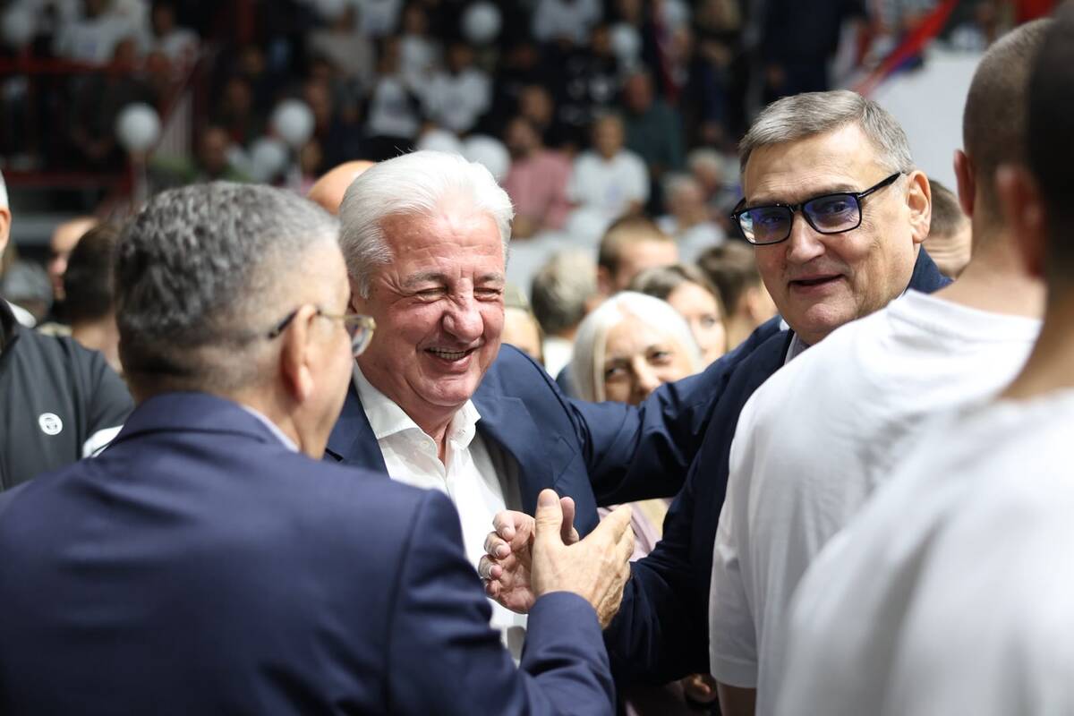 Ujedinjena Srbija Čačak SNS skup hala borac