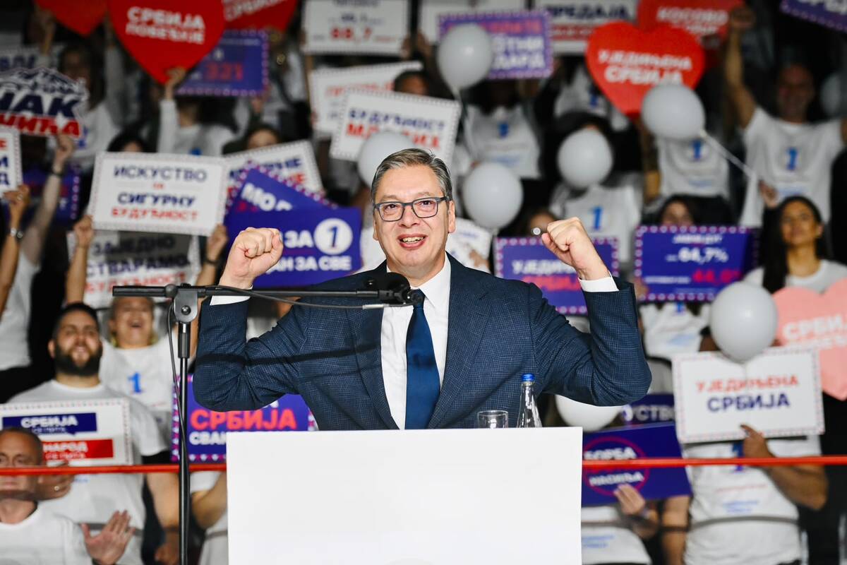 Aleksandar Vučić 

Ujedinjena Srbija Čačak SNS skup hala borac