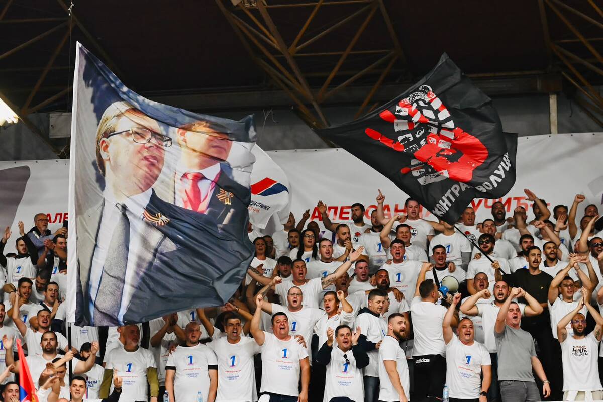 Aleksandar Vučić 

Ujedinjena Srbija Čačak SNS skup hala borac