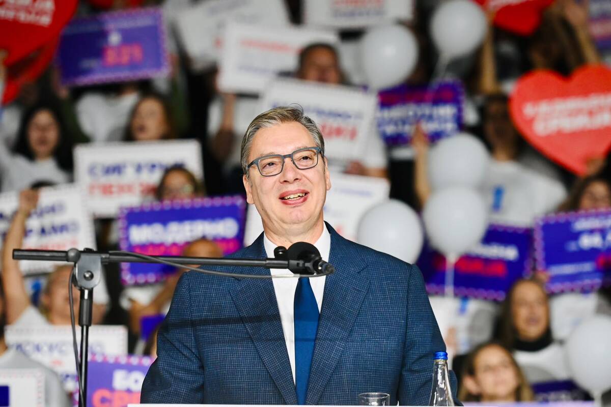 Aleksandar Vučić 

Ujedinjena Srbija Čačak SNS skup hala borac
