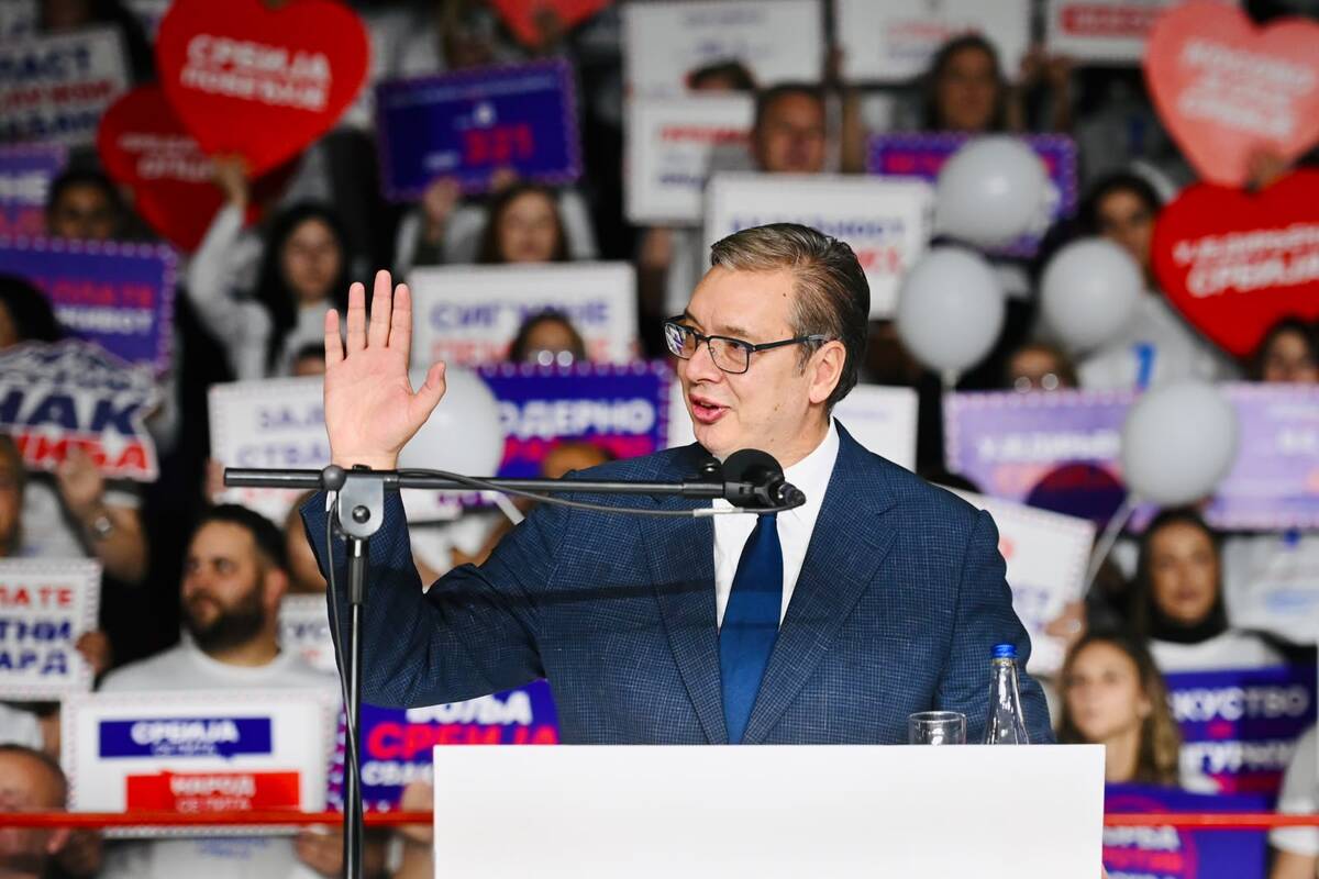 Aleksandar Vučić 

Ujedinjena Srbija Čačak SNS skup hala borac