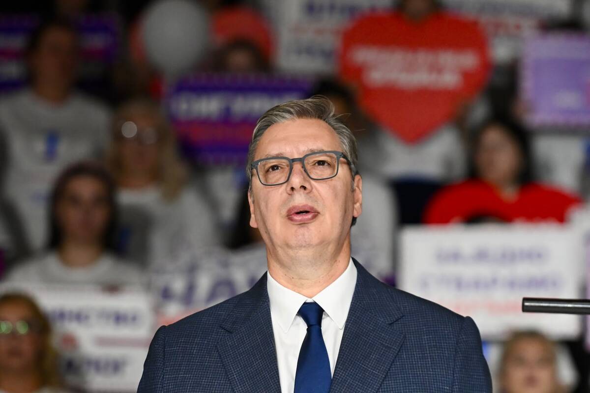Aleksandar Vučić 

Ujedinjena Srbija Čačak SNS skup hala borac