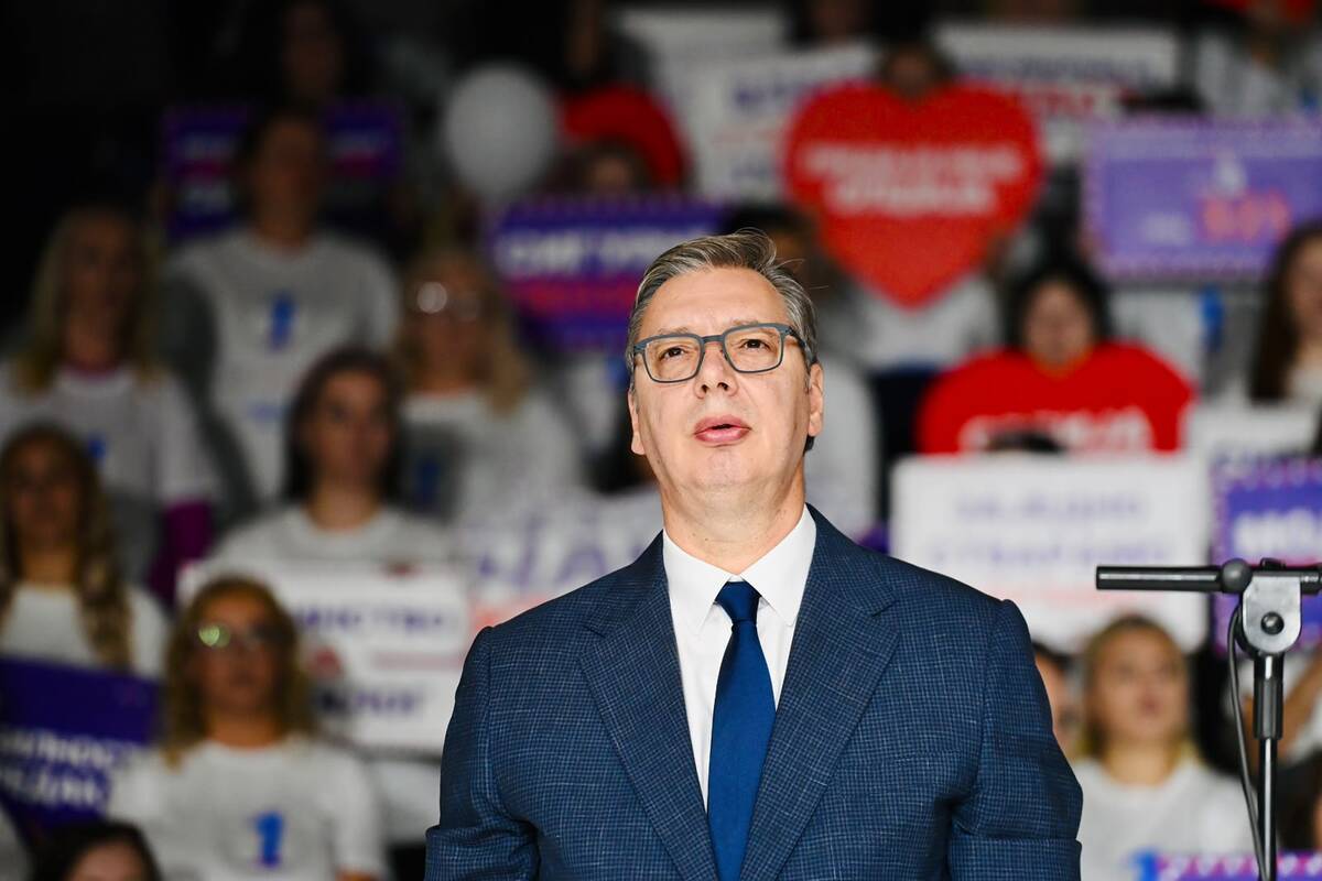 Aleksandar Vučić 

Ujedinjena Srbija Čačak SNS skup hala borac