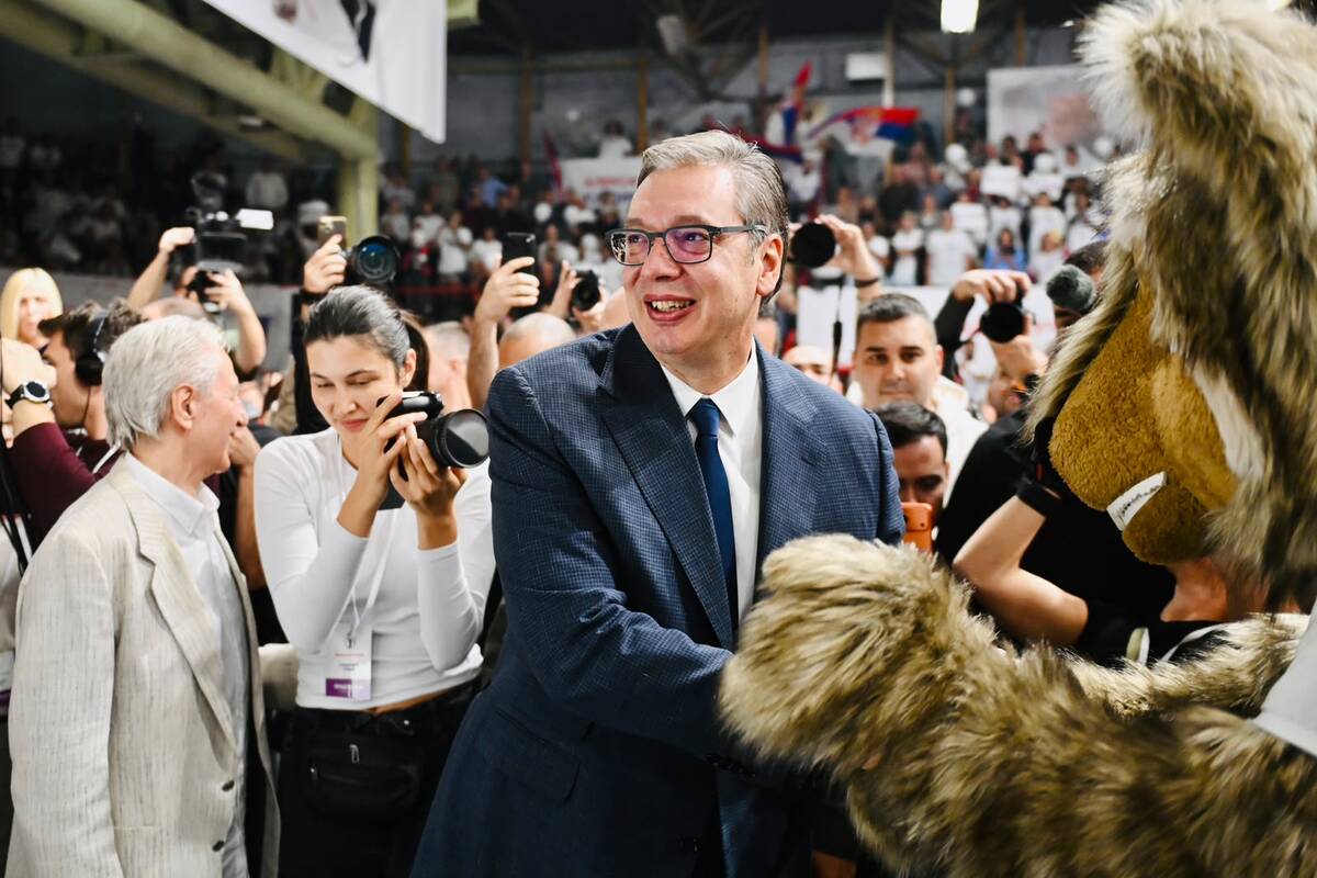 Aleksandar Vučić 

Ujedinjena Srbija Čačak SNS skup hala borac