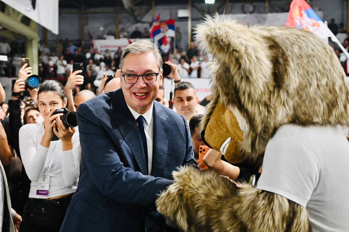 Aleksandar Vučić 

Ujedinjena Srbija Čačak SNS skup hala borac