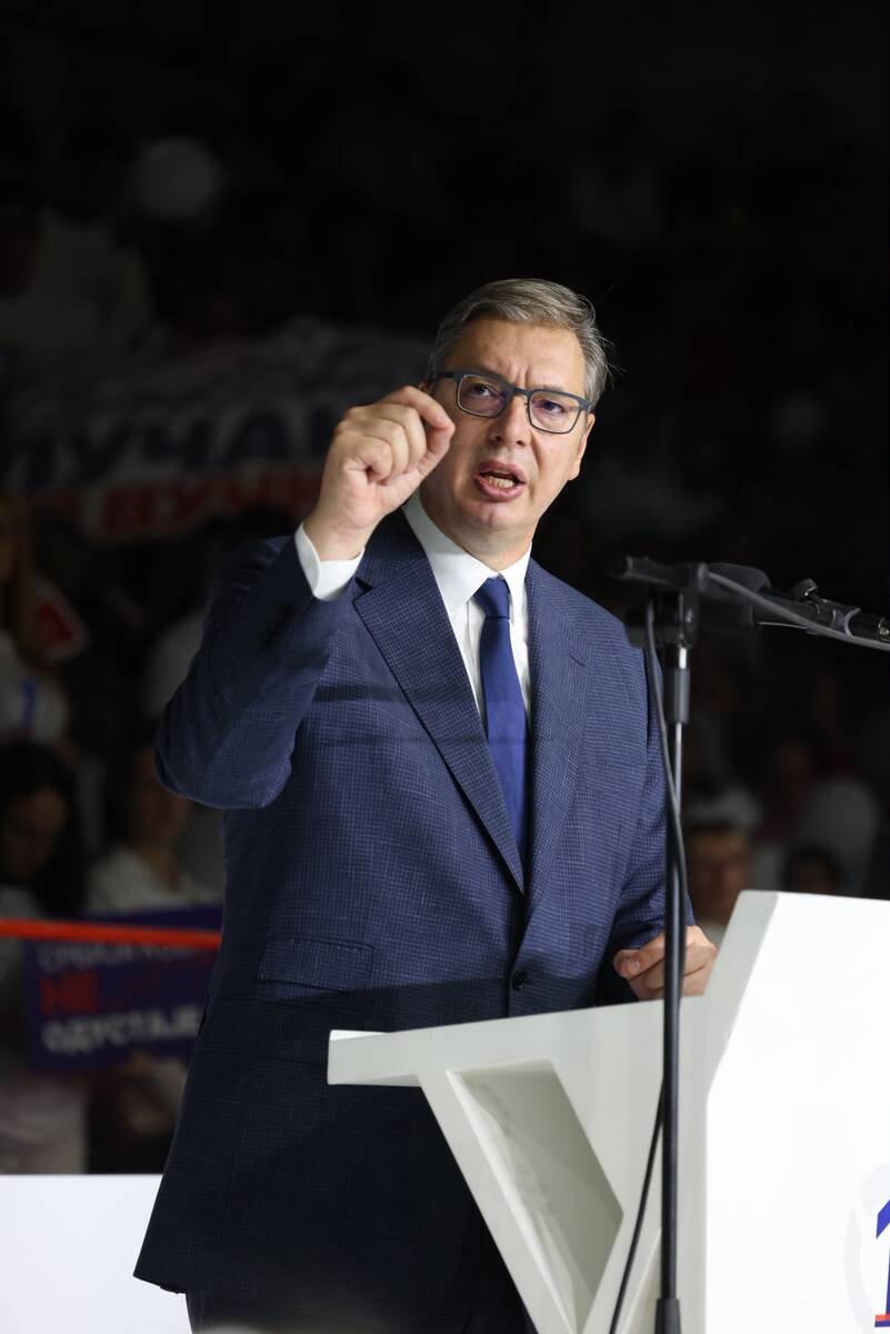 Aleksandar Vučić 

Ujedinjena Srbija Čačak SNS skup hala borac