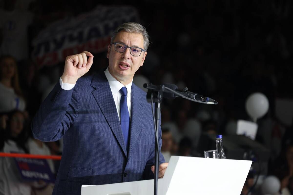 Aleksandar Vučić 

Ujedinjena Srbija Čačak SNS skup hala borac
