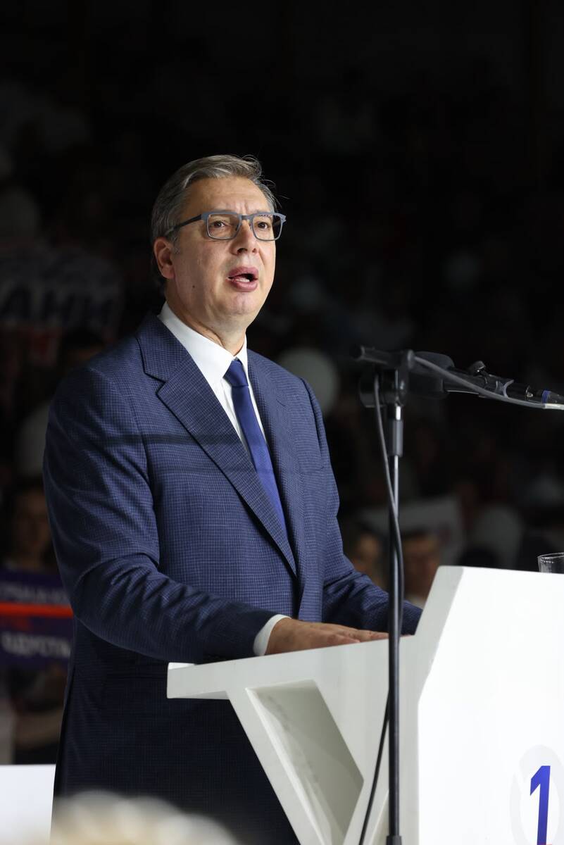 Aleksandar Vučić 

Ujedinjena Srbija Čačak SNS skup hala borac