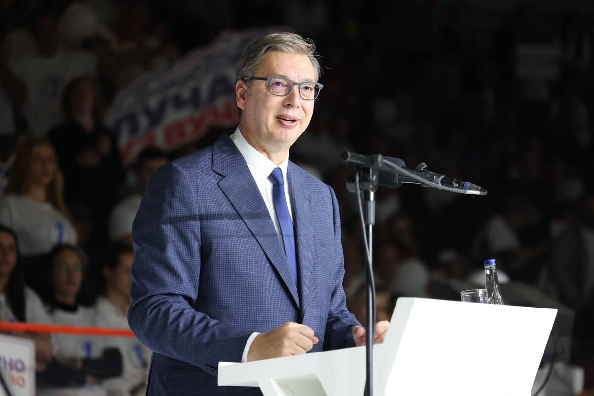 Aleksandar Vučić 

Ujedinjena Srbija Čačak SNS skup hala borac