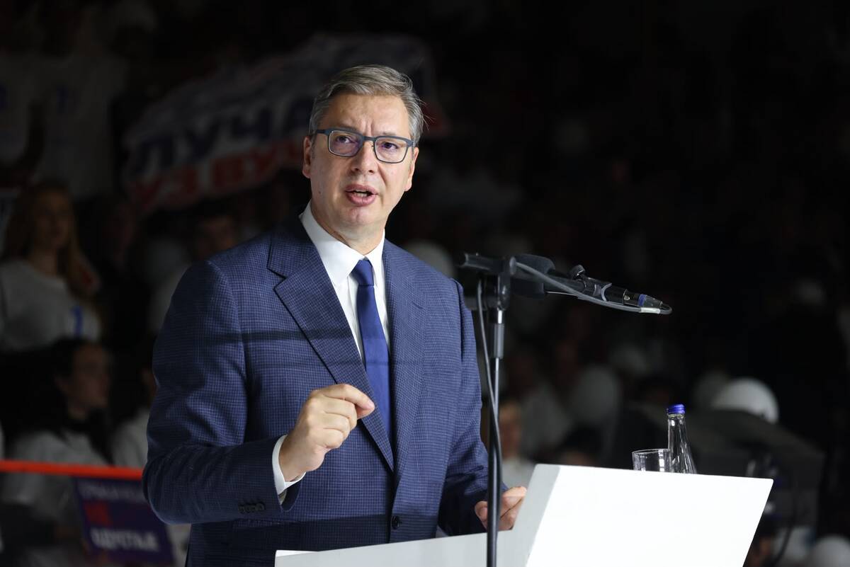 Aleksandar Vučić 

Ujedinjena Srbija Čačak SNS skup hala borac
