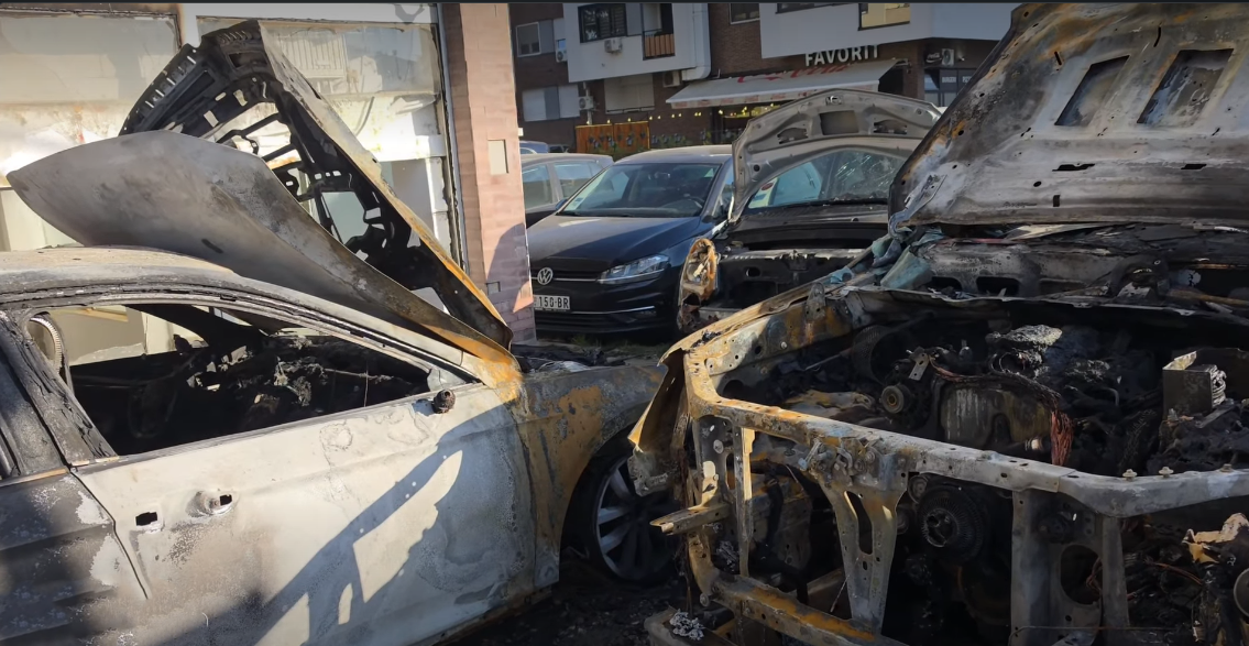 požar, Novi Sad, izgoreli automobili.png