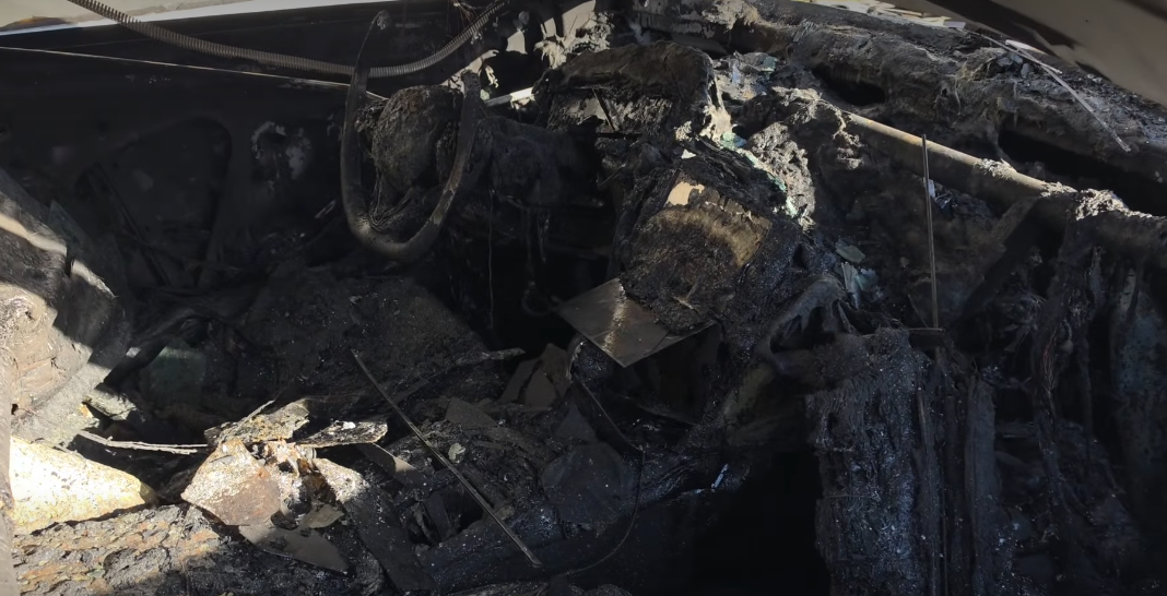 požar, Novi Sad, izgoreli automobili.png