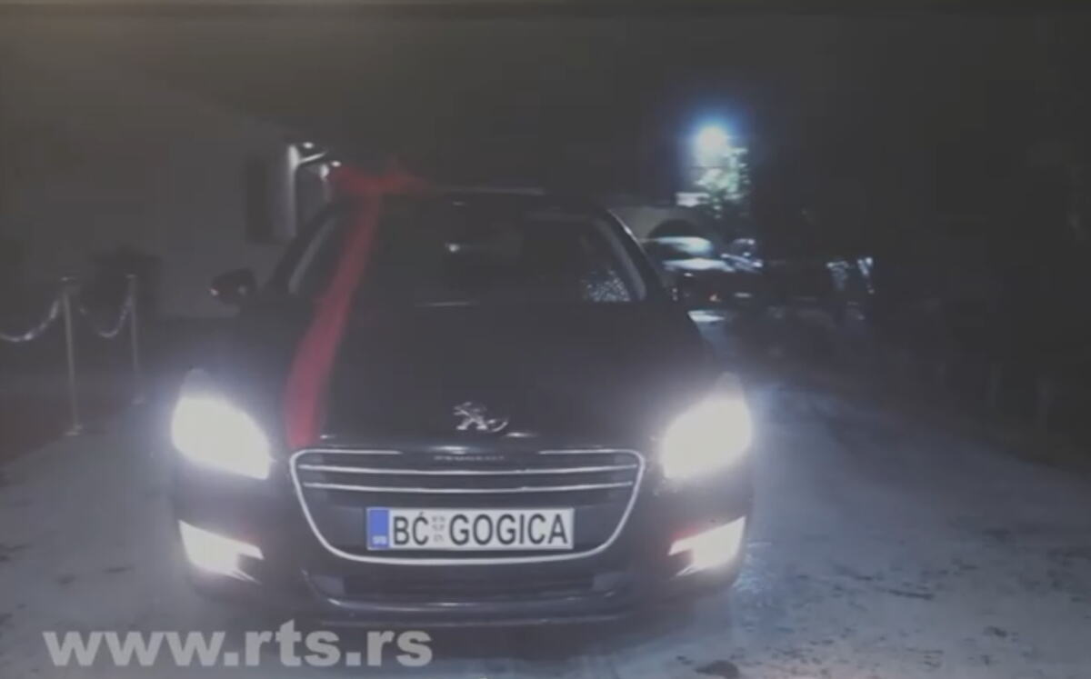 Bogatić poklon auto